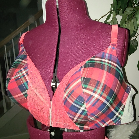 FUN RED PLAID VICTORIA'S SECRET BRA - Picture 4 of 4